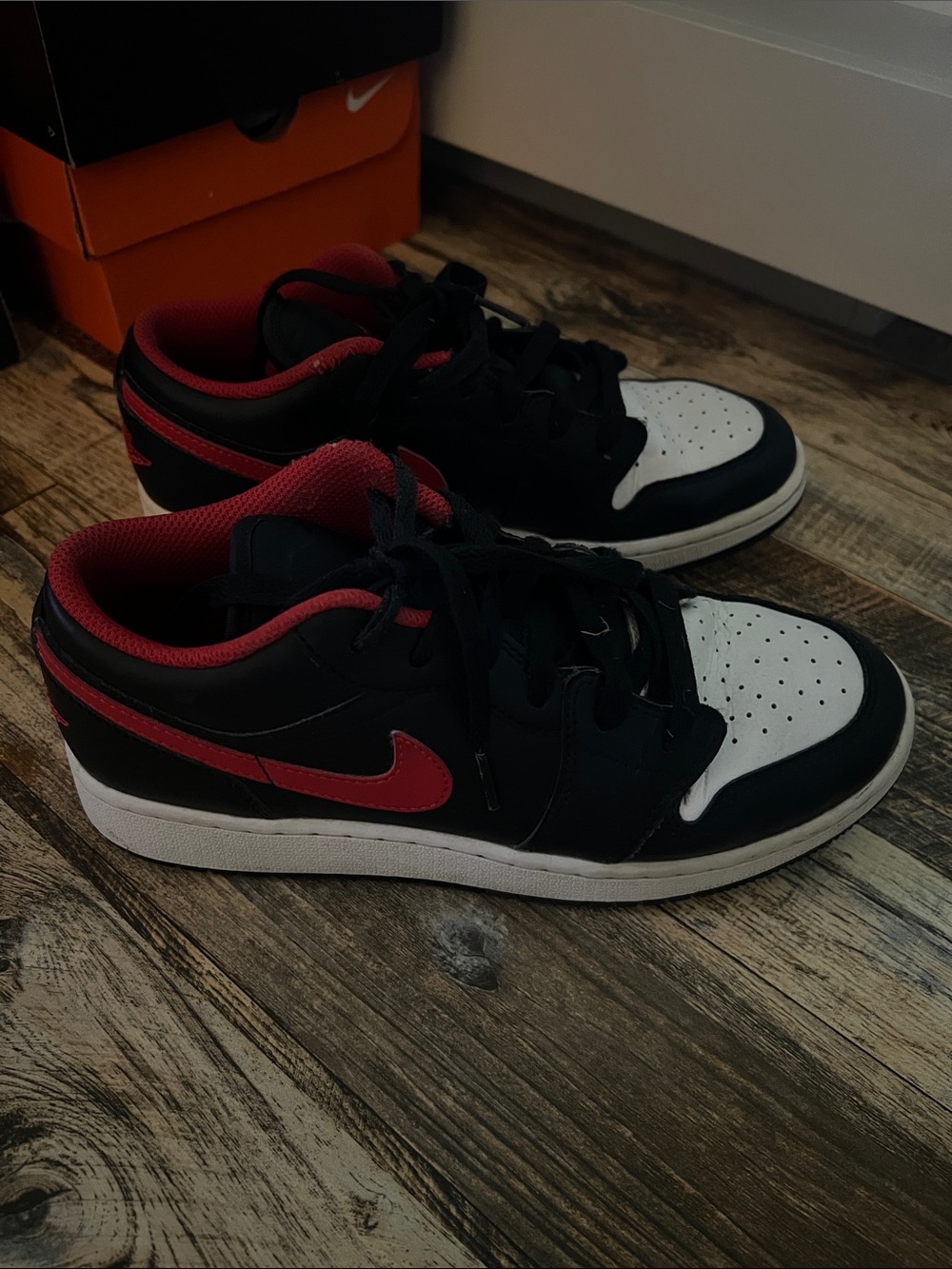 Nike Air Jordan 1 Low (GS) Box - Black / White / Red Accent
